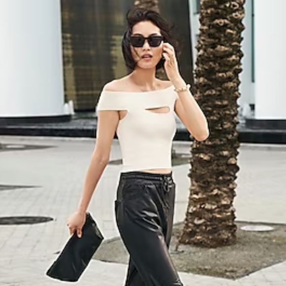 Express Body Contour Off The Shoulder Top | NWT | XL - Picture 4 of 11